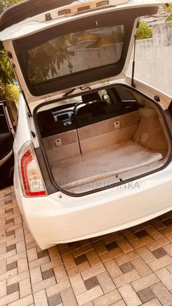 Toyota Prius 2012 Car (Used)