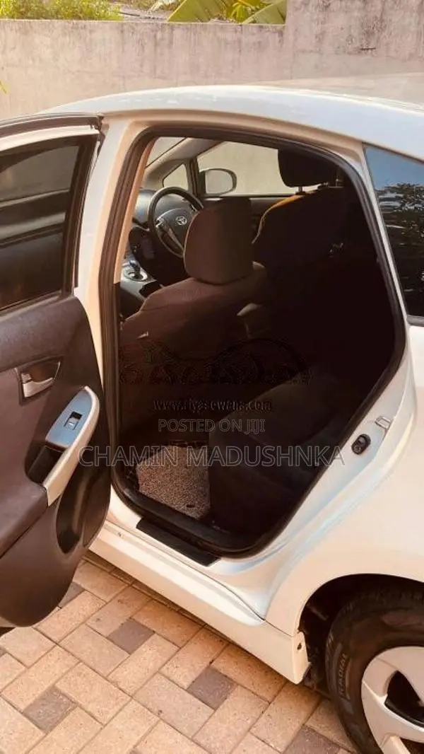 Toyota Prius 2012 Car (Used)