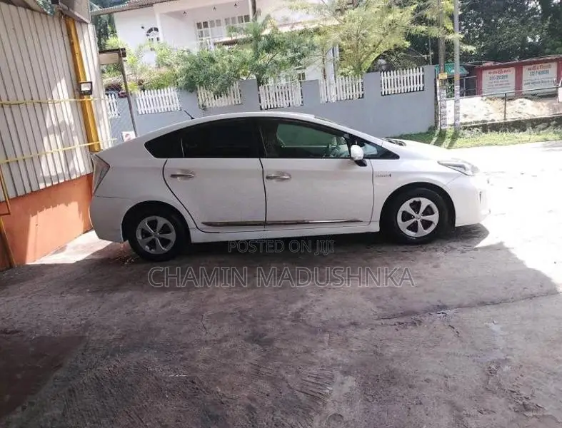Toyota Prius 2012 Car (Used)