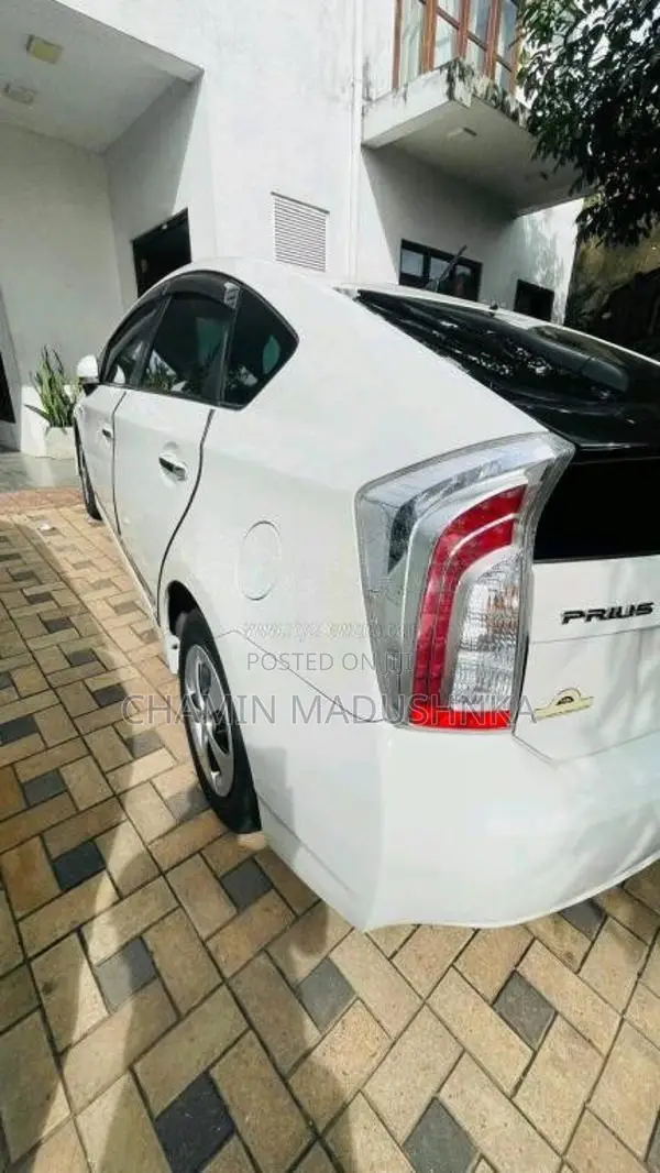 Toyota Prius 2012 Car (Used)