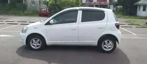 Toyota Vitz 2000 Car (Used)
