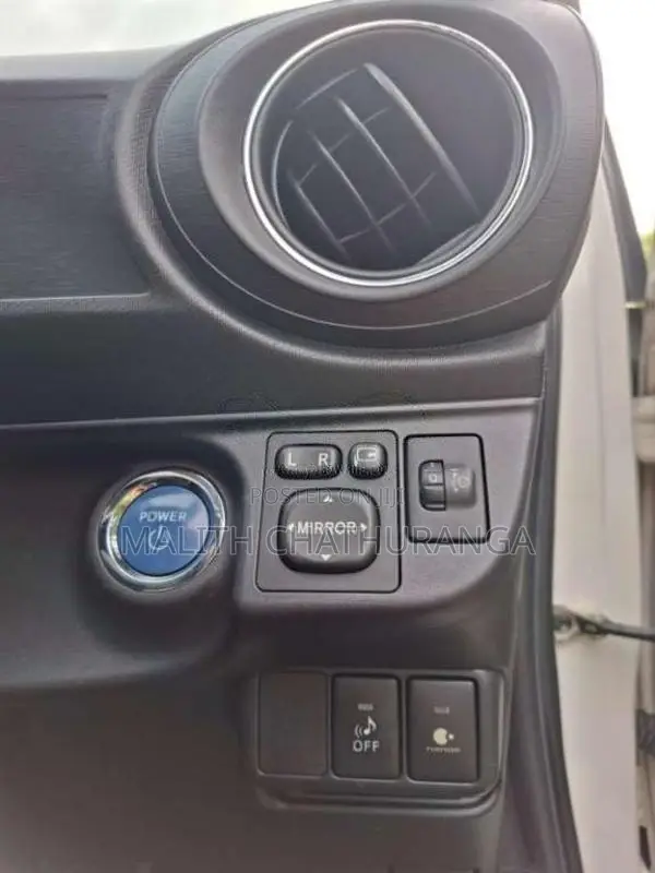 Toyota Aqua 2012 Car (Used)