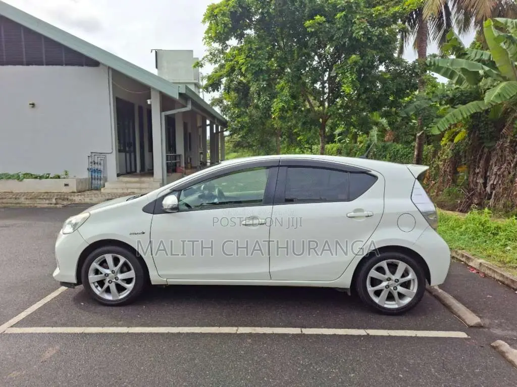 Toyota Aqua 2012 Car (Used)