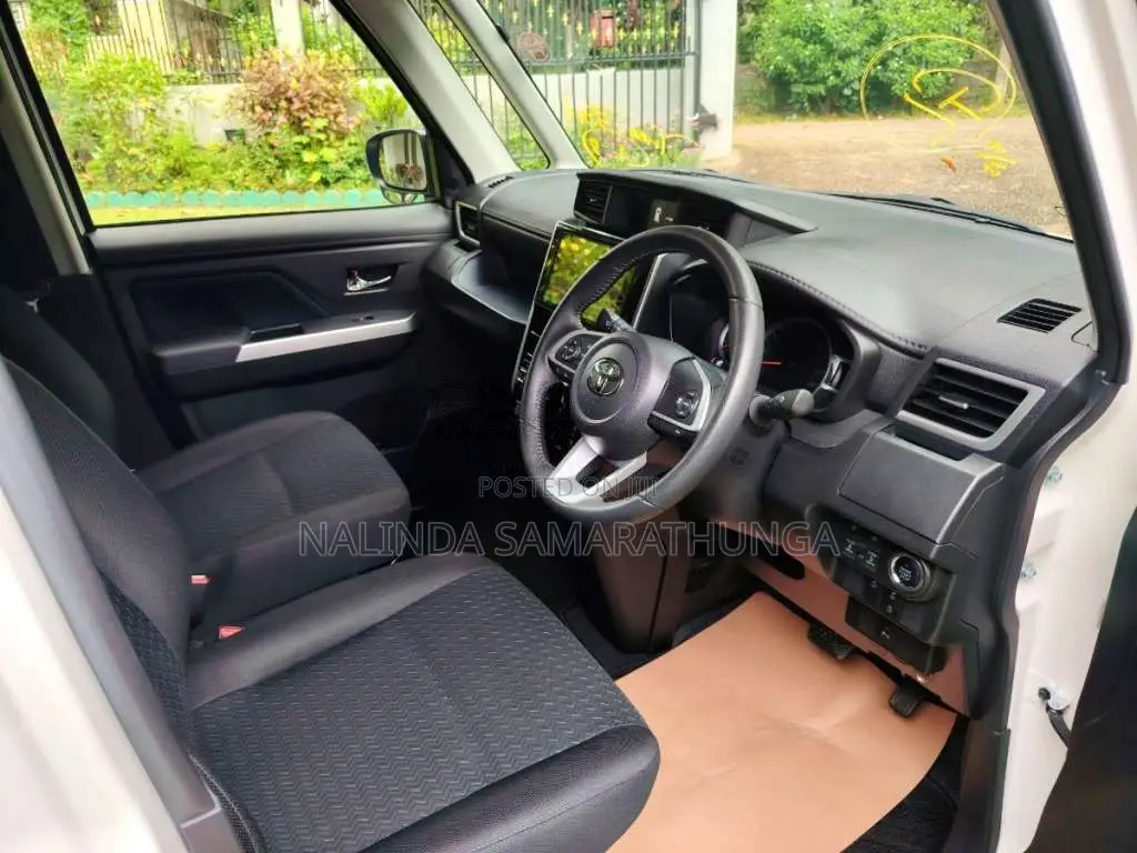 Toyota Roomy Custom G 2023 Car Unregistered (Recondition)