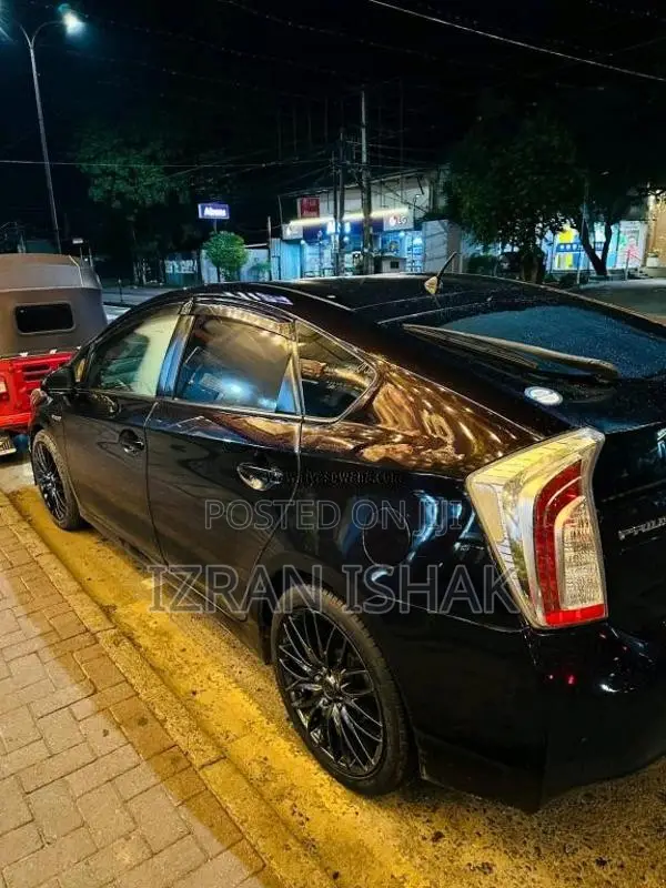 Toyota Prius 2013 Car (Used)