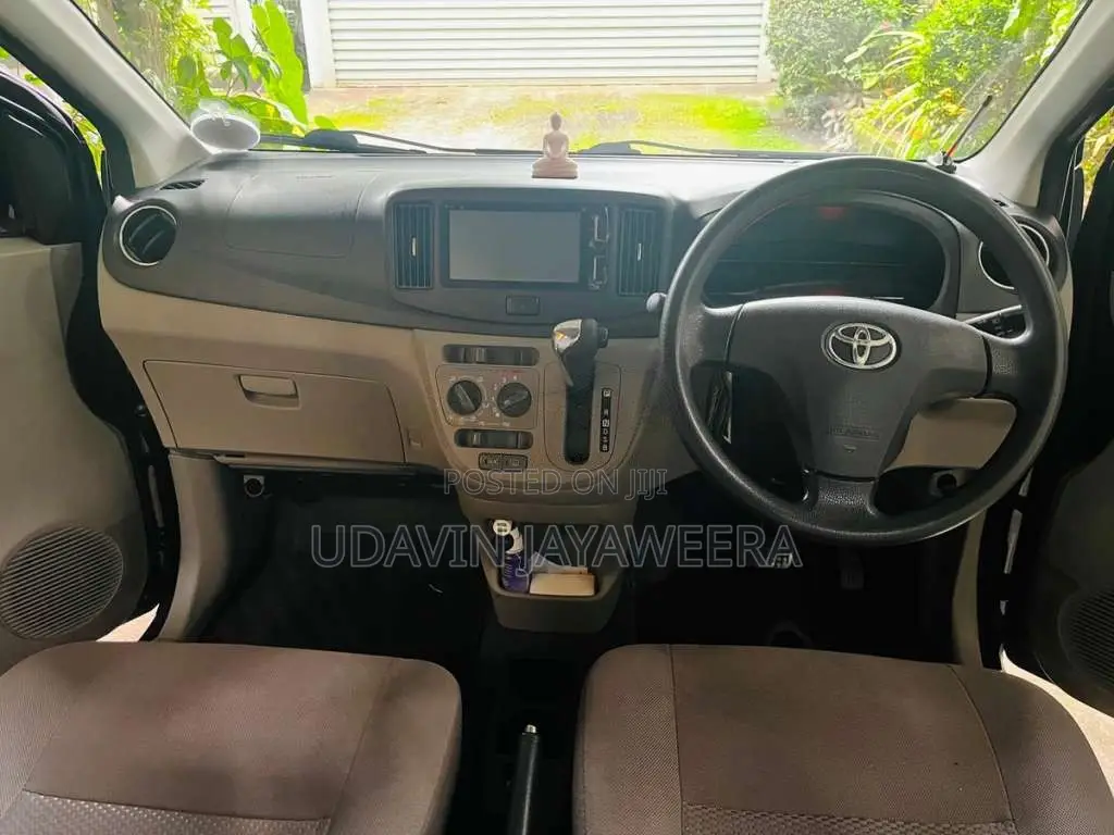 Toyota Pixis 2016 Car (Used)