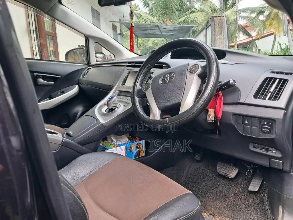 Toyota Prius 2013 Car (Used)