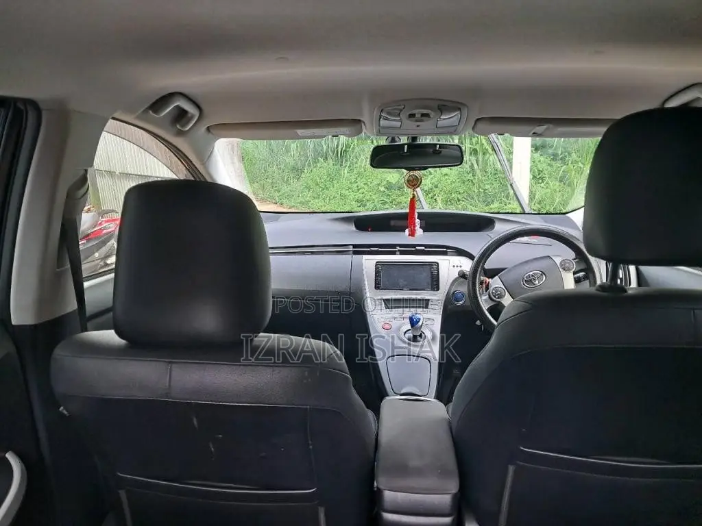 Toyota Prius 2013 Car (Used)