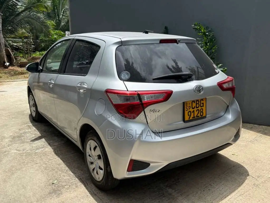 Toyota Vitz 2017 Car (Used)