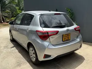 Toyota Vitz 2017 Car (Used)