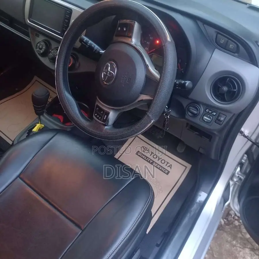 Toyota Vitz 2016 Car (Used)