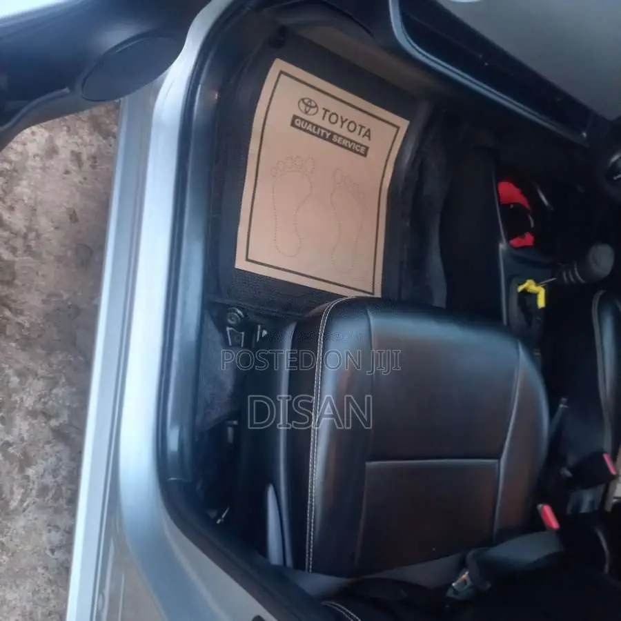 Toyota Vitz 2016 Car (Used)