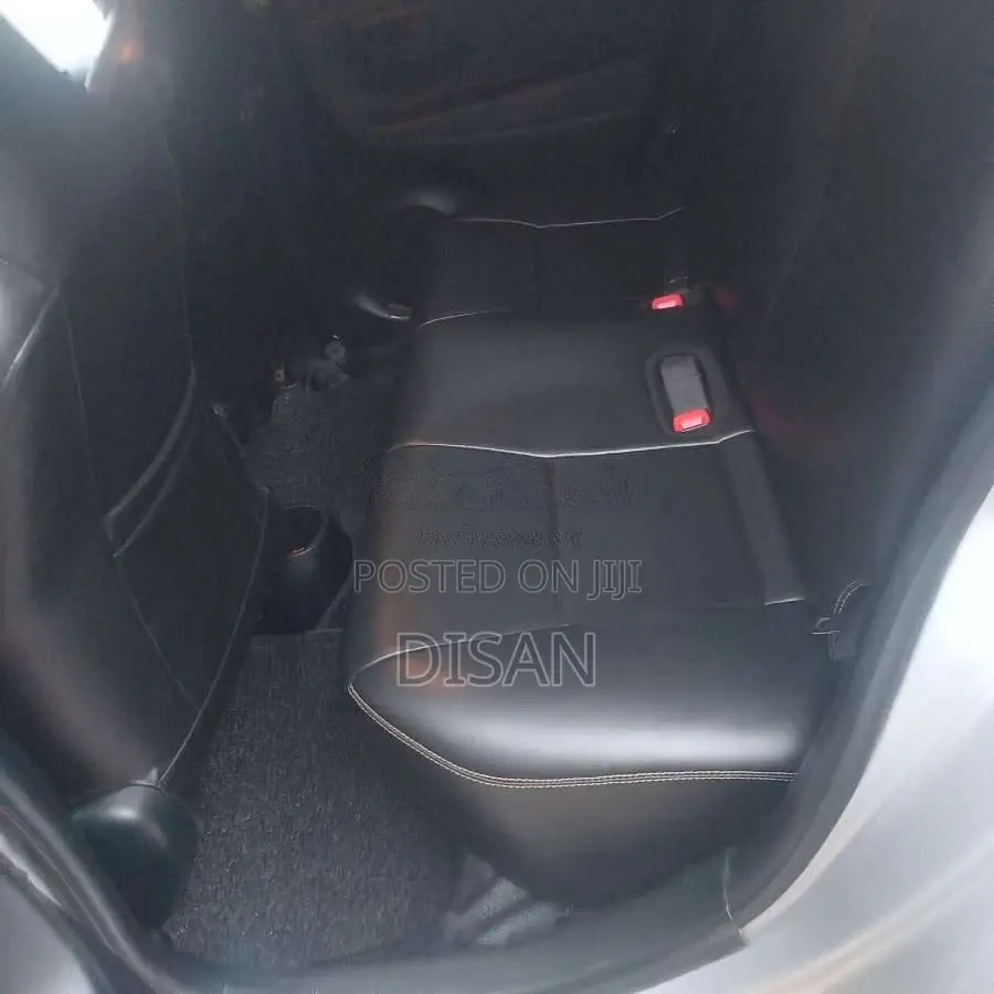 Toyota Vitz 2016 Car (Used)