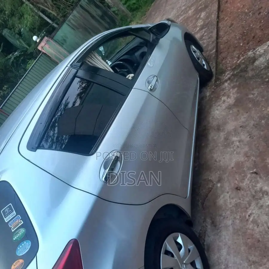 Toyota Vitz 2016 Car (Used)