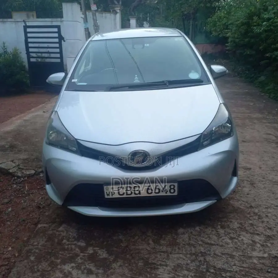 Toyota Vitz 2016 Car (Used)