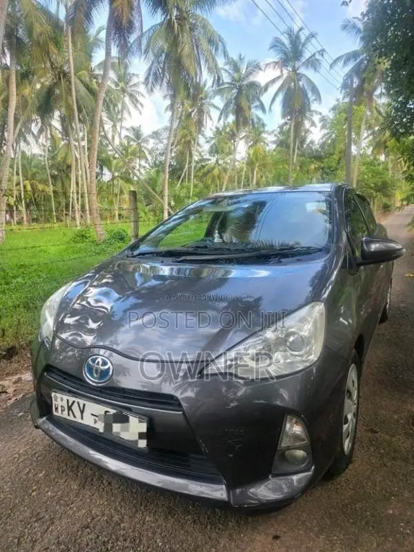 Toyota Aqua G Grade 2013 Car (Used)