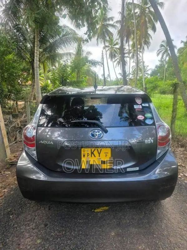 Toyota Aqua G Grade 2013 Car (Used)