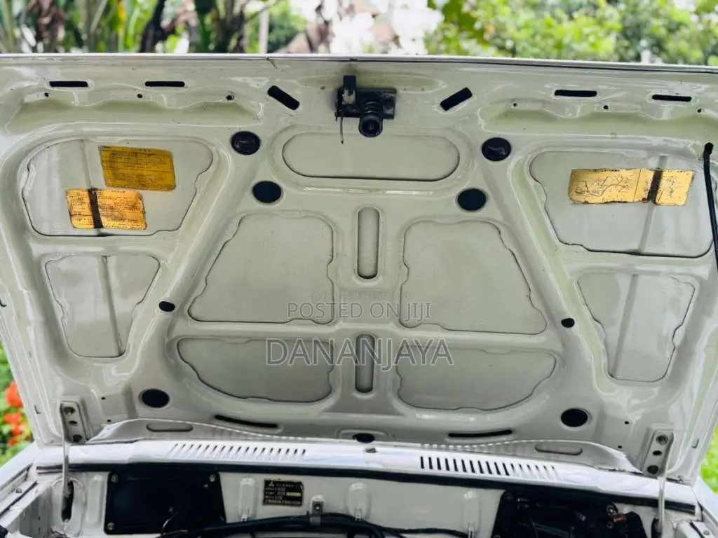 Mitsubishi Lancer Box 1980 Car (Used)