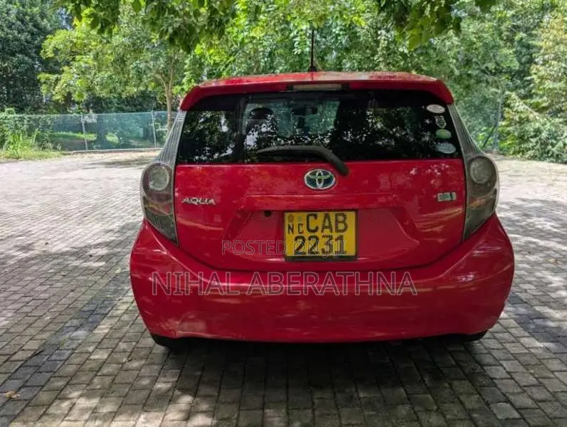 Toyota Aqua 2013 Car (Used)
