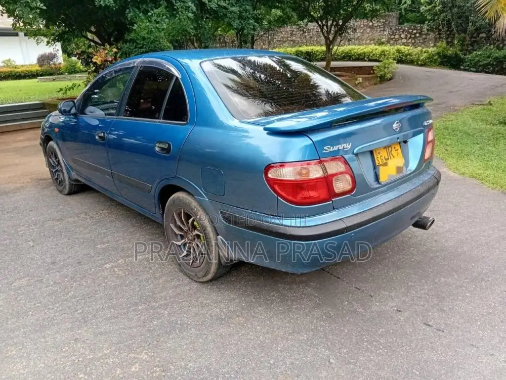 Nissan N16 2004 Car (Used)