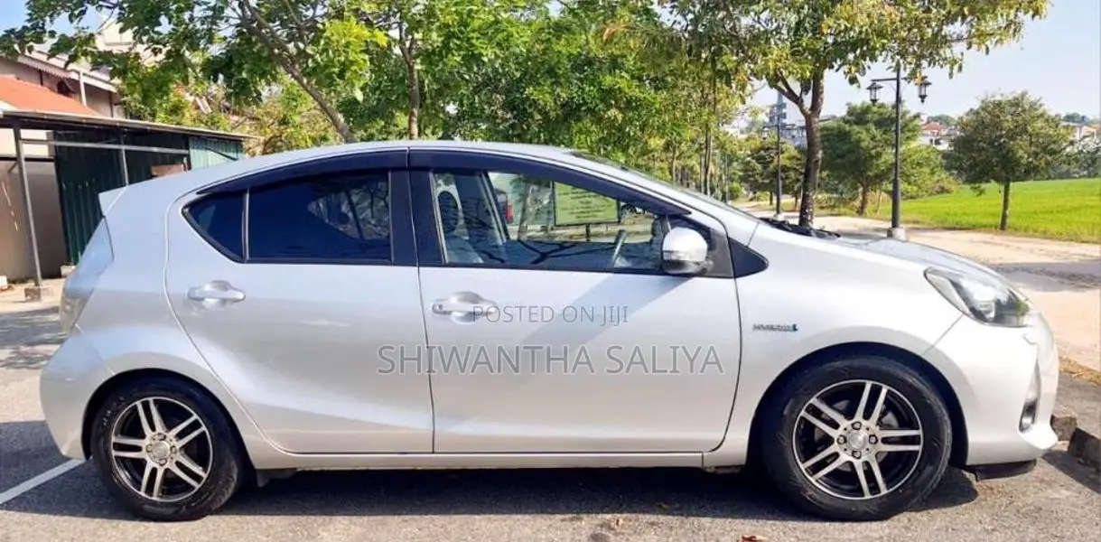 Toyota Aqua 2013 Car (Used)