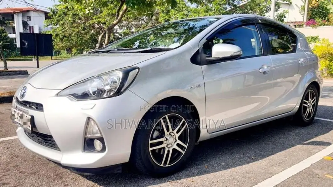 Toyota Aqua 2013 Car (Used)