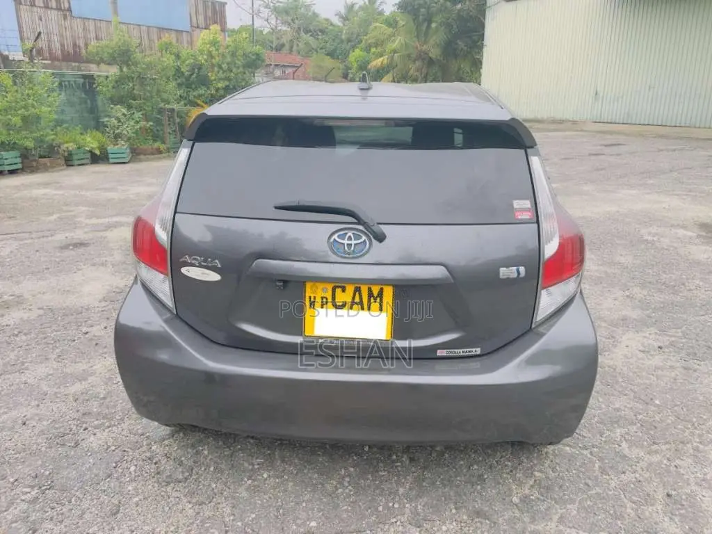 Toyota Aqua 2015 Car (Used)