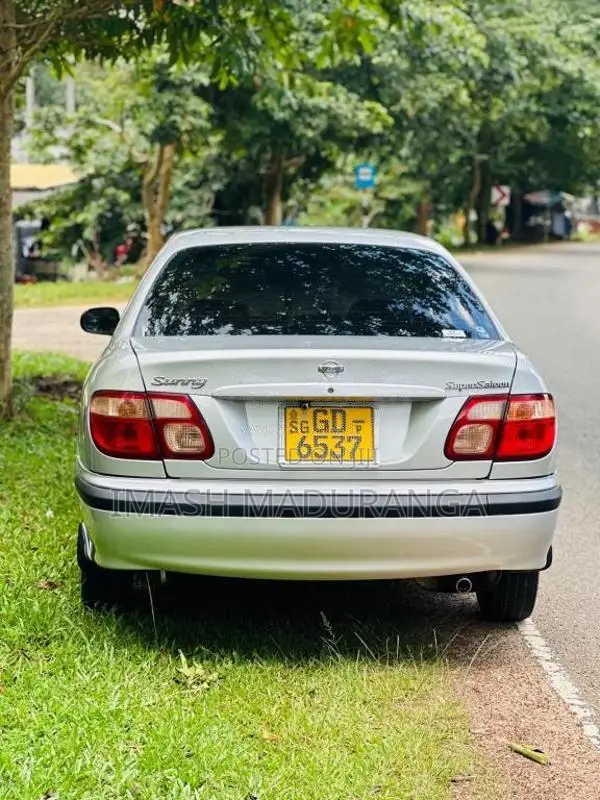 Nissan N16 2000 Car (Used)