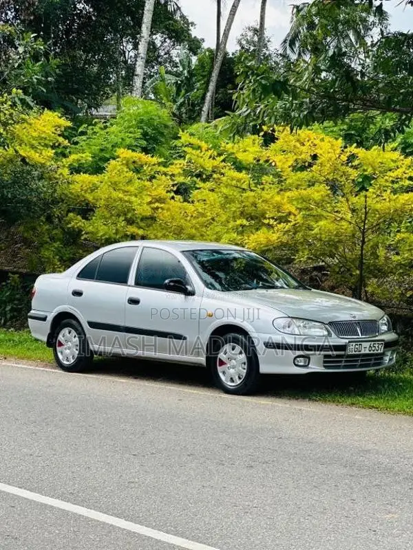 Nissan N16 2000 Car (Used)