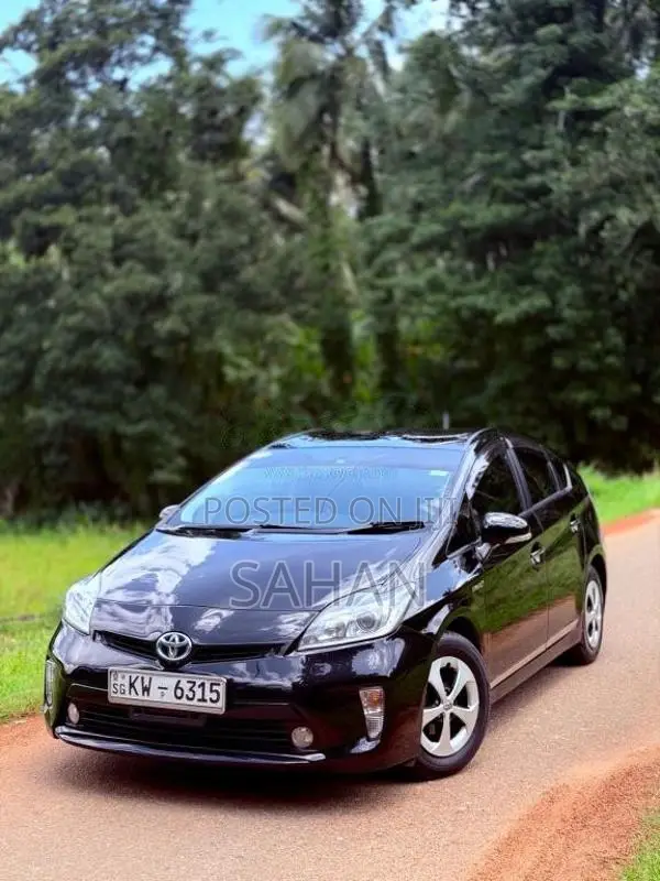 Toyota Prius 2014 Car (Used)