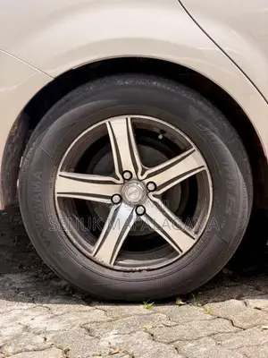 Toyota Axio 2016 Car (Used)