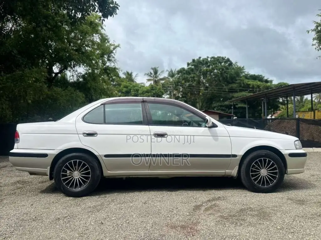 Nissan Sunny FB15 2001 Car (Used)