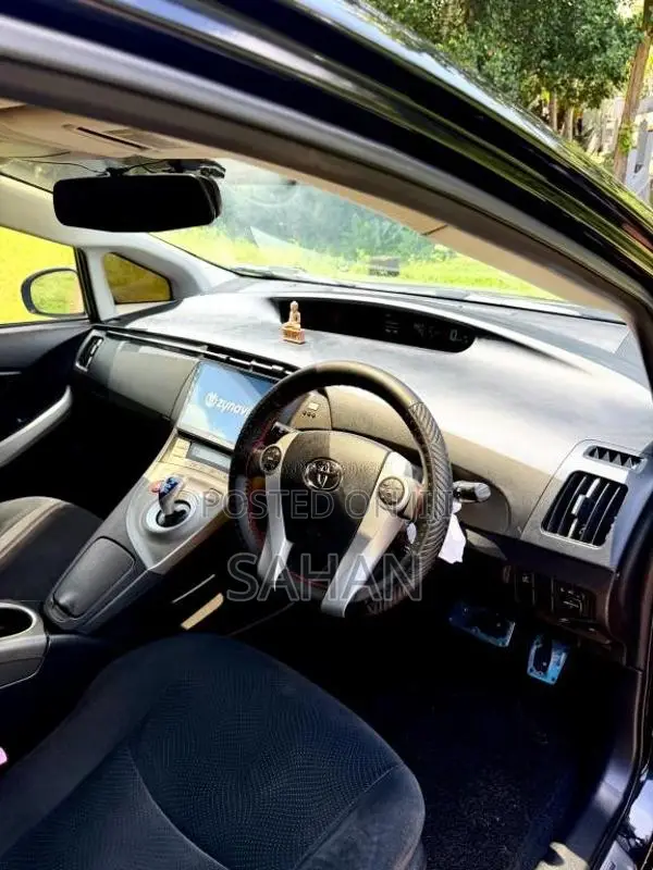 Toyota Prius 2014 Car (Used)
