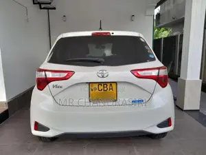 Toyota Vitz 2018 Car (Used)