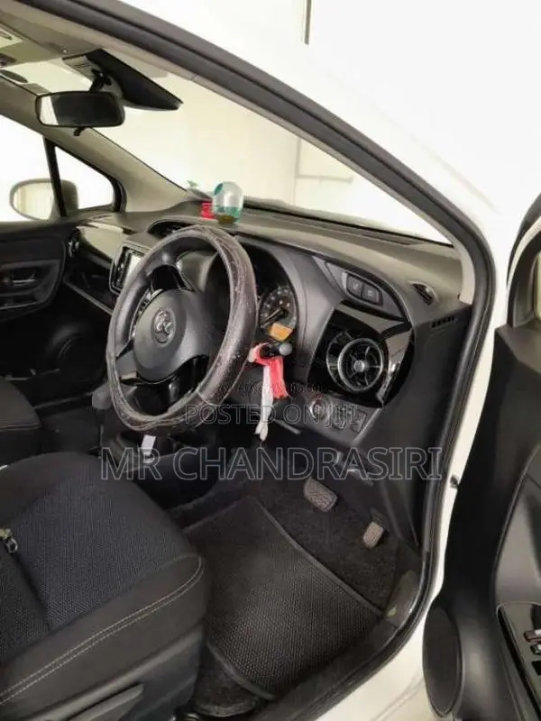 Toyota Vitz 2018 Car (Used)