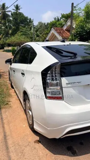 Toyota Prius 2011 Car (Used)