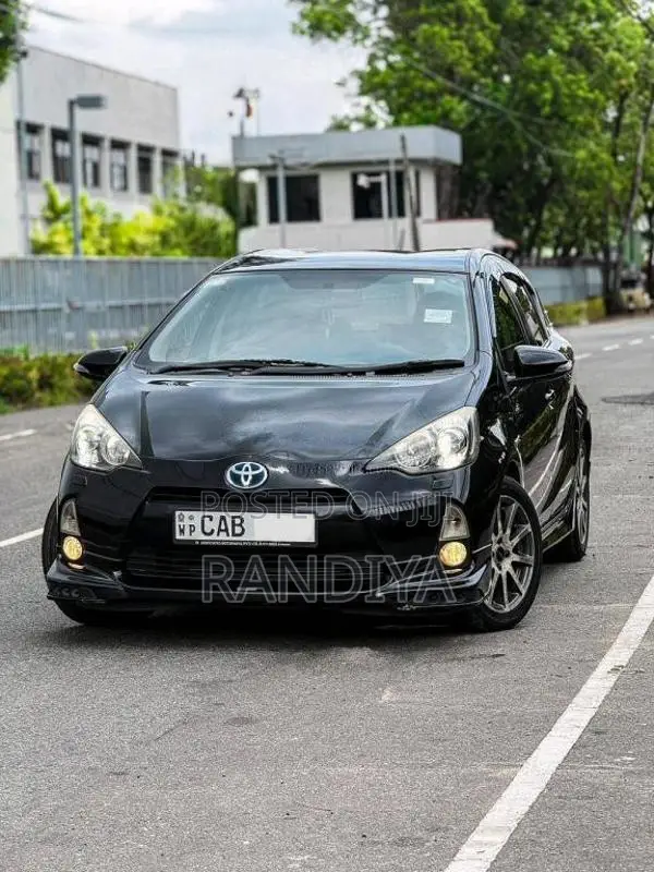 Toyota Aqua S Limited 2014 Car (Used)