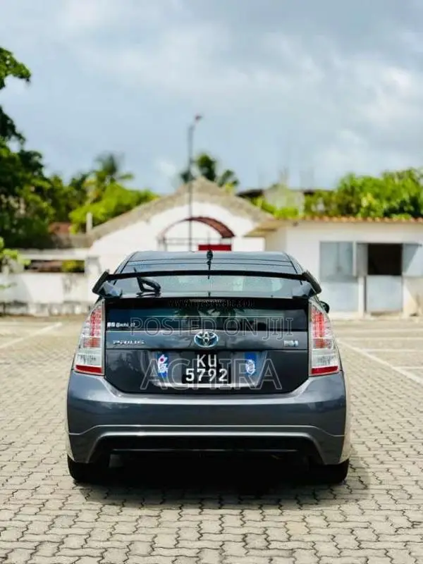 Toyota Prius S touring 2010 Car (Used)