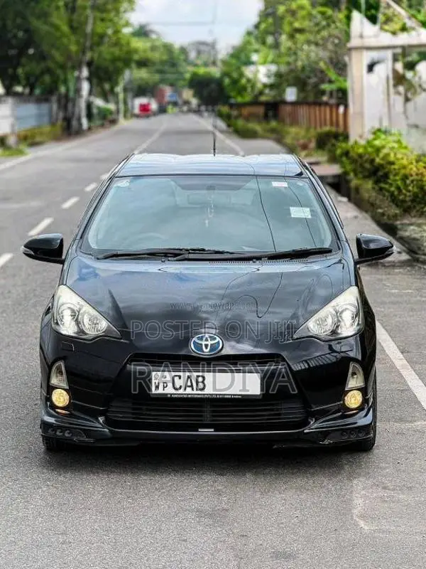 Toyota Aqua S Limited 2014 Car (Used)