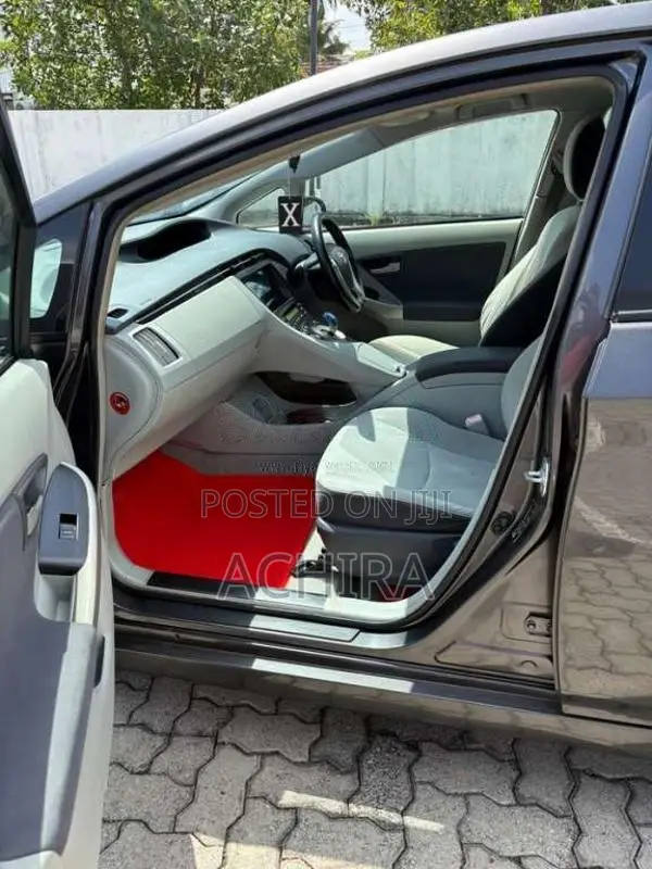 Toyota Prius S touring 2010 Car (Used)