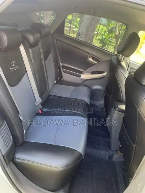 Toyota Prius 2010 Car (Used)