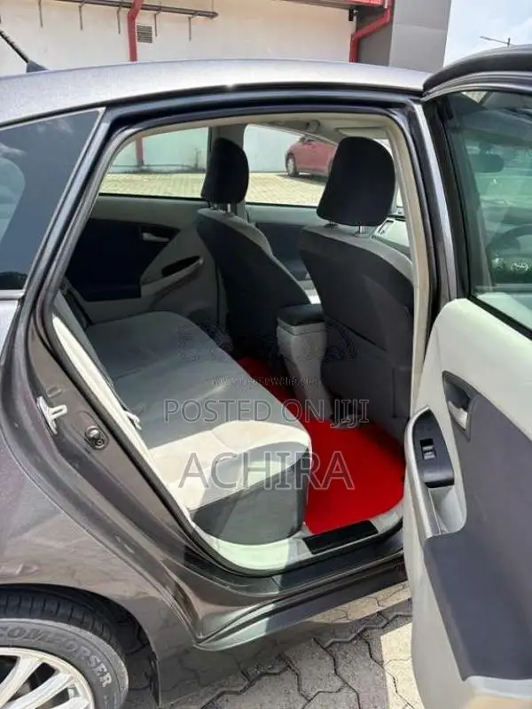 Toyota Prius S touring 2010 Car (Used)