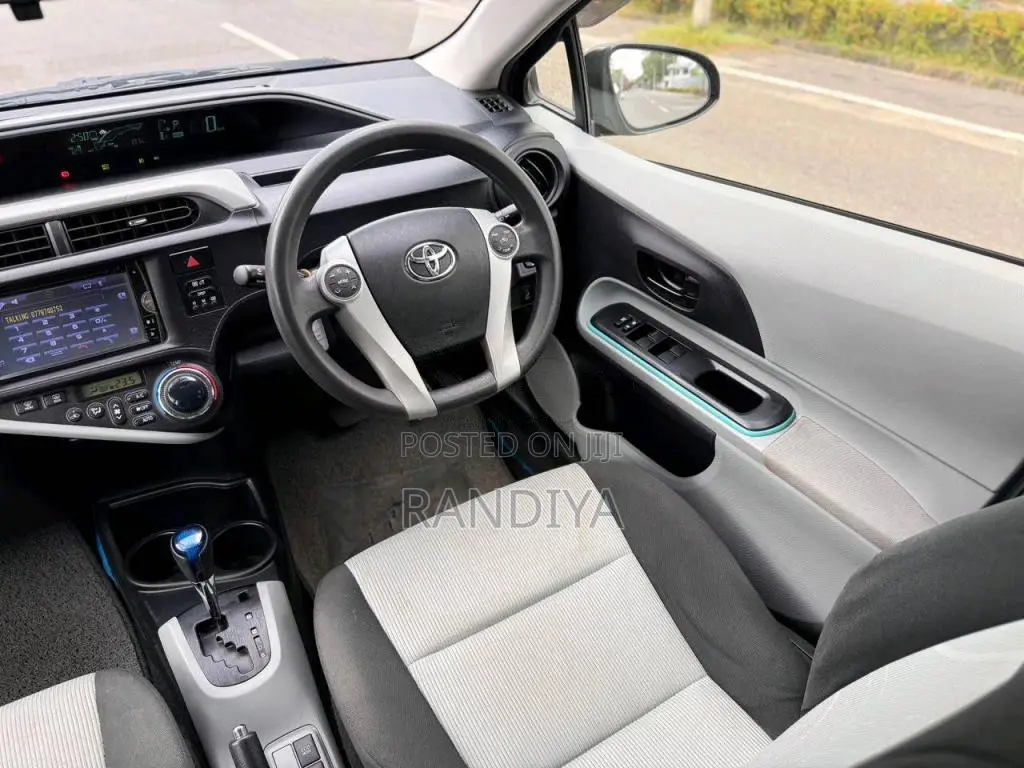 Toyota Aqua S Limited 2014 Car (Used)