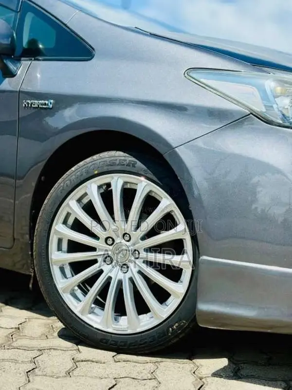 Toyota Prius S touring 2010 Car (Used)