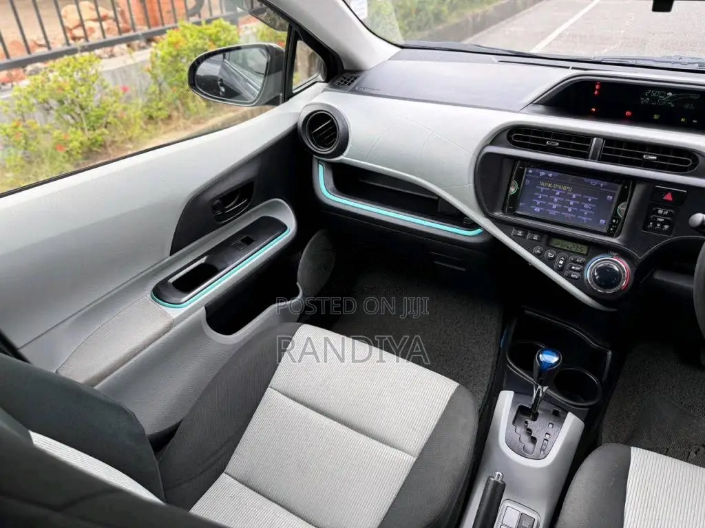 Toyota Aqua S Limited 2014 Car (Used)