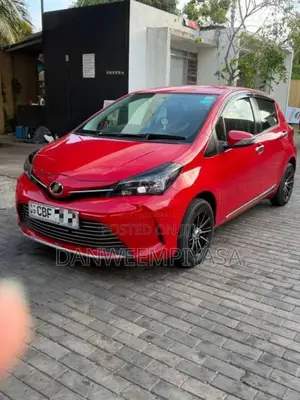 Toyota Vitz 2016 Car (Used)
