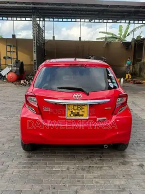 Toyota Vitz 2016 Car (Used)