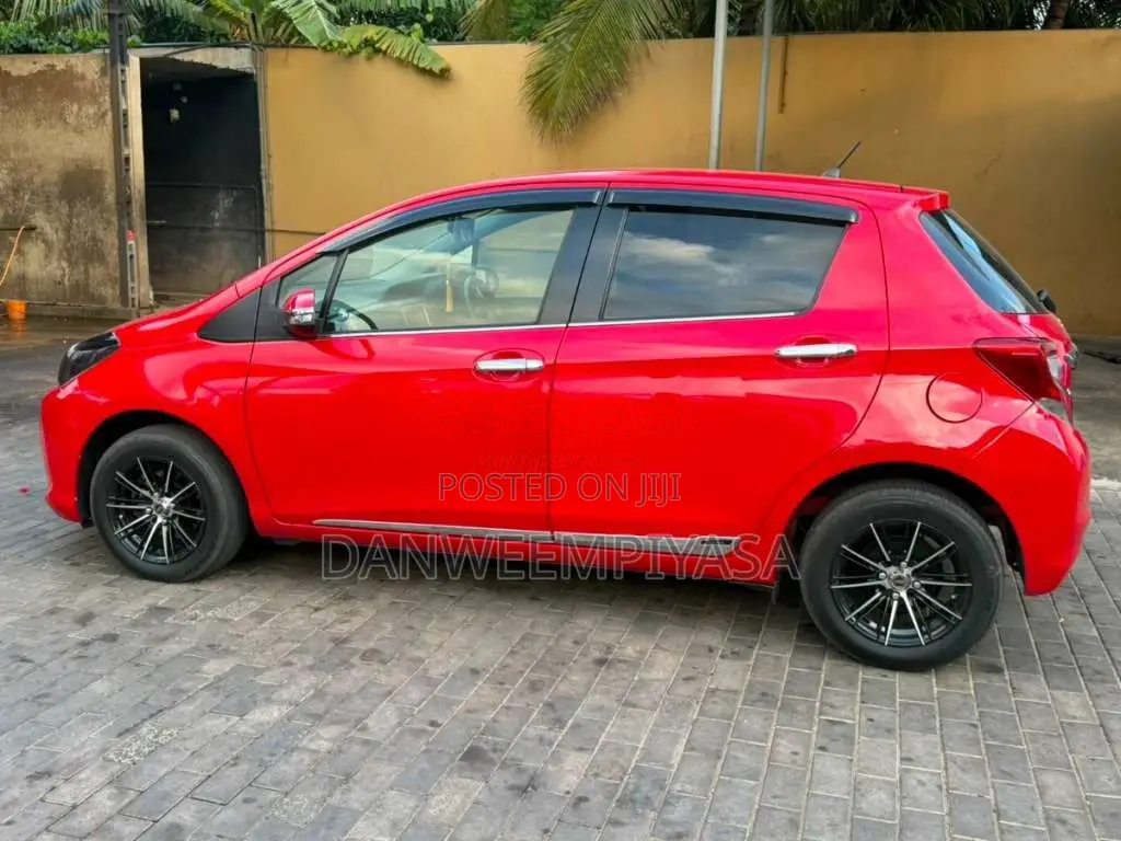 Toyota Vitz 2016 Car (Used)