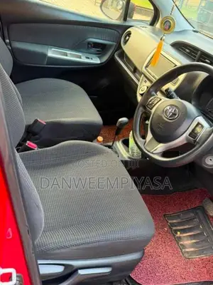 Toyota Vitz 2016 Car (Used)