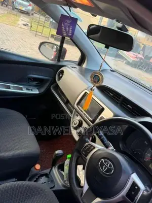 Toyota Vitz 2016 Car (Used)